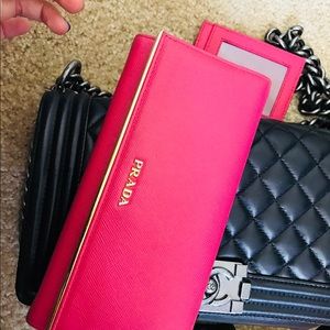Not for sell Authentic Prada pink wallet